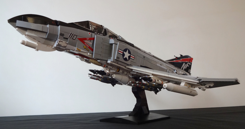 Illustration for article titled This awesome F-4 Phantom is one of the best Lego jets I've ever seen